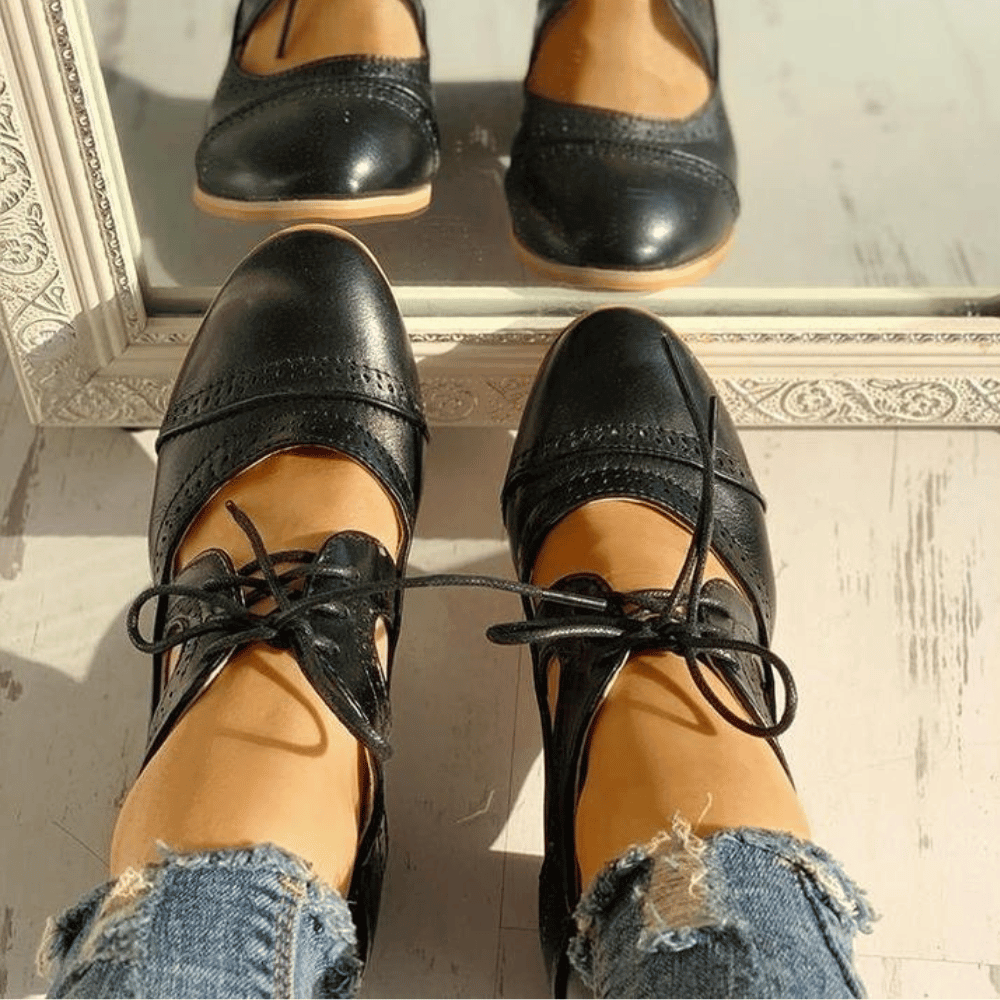 Women's heeled boots in PU leather with cushioned insole, sleek silhouette for all-day comfort