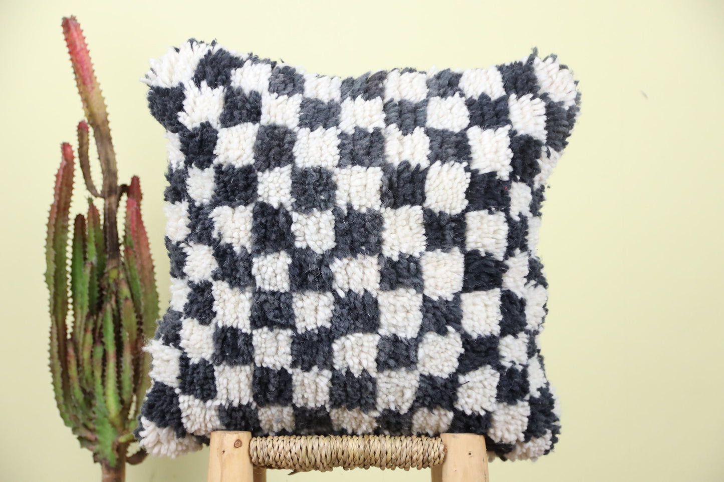 Itto Checkered Pillow - Urbann-Vibe