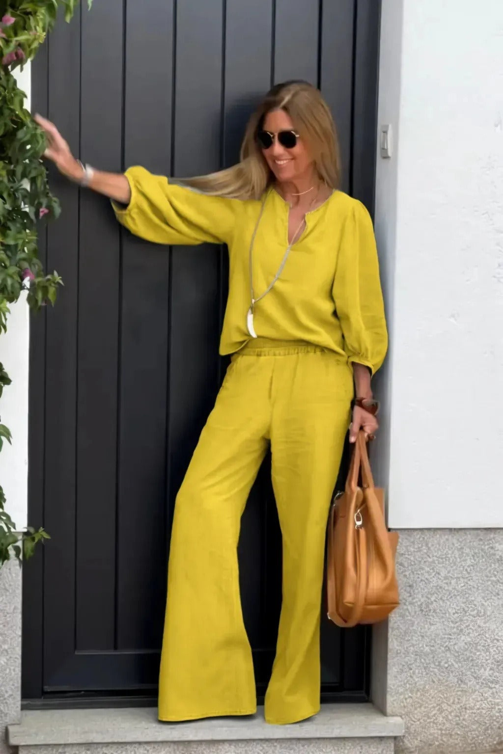 Women's relaxed-fit wide-leg jumpsuit with V-neck and three-quarter sleeves for everyday casual wear