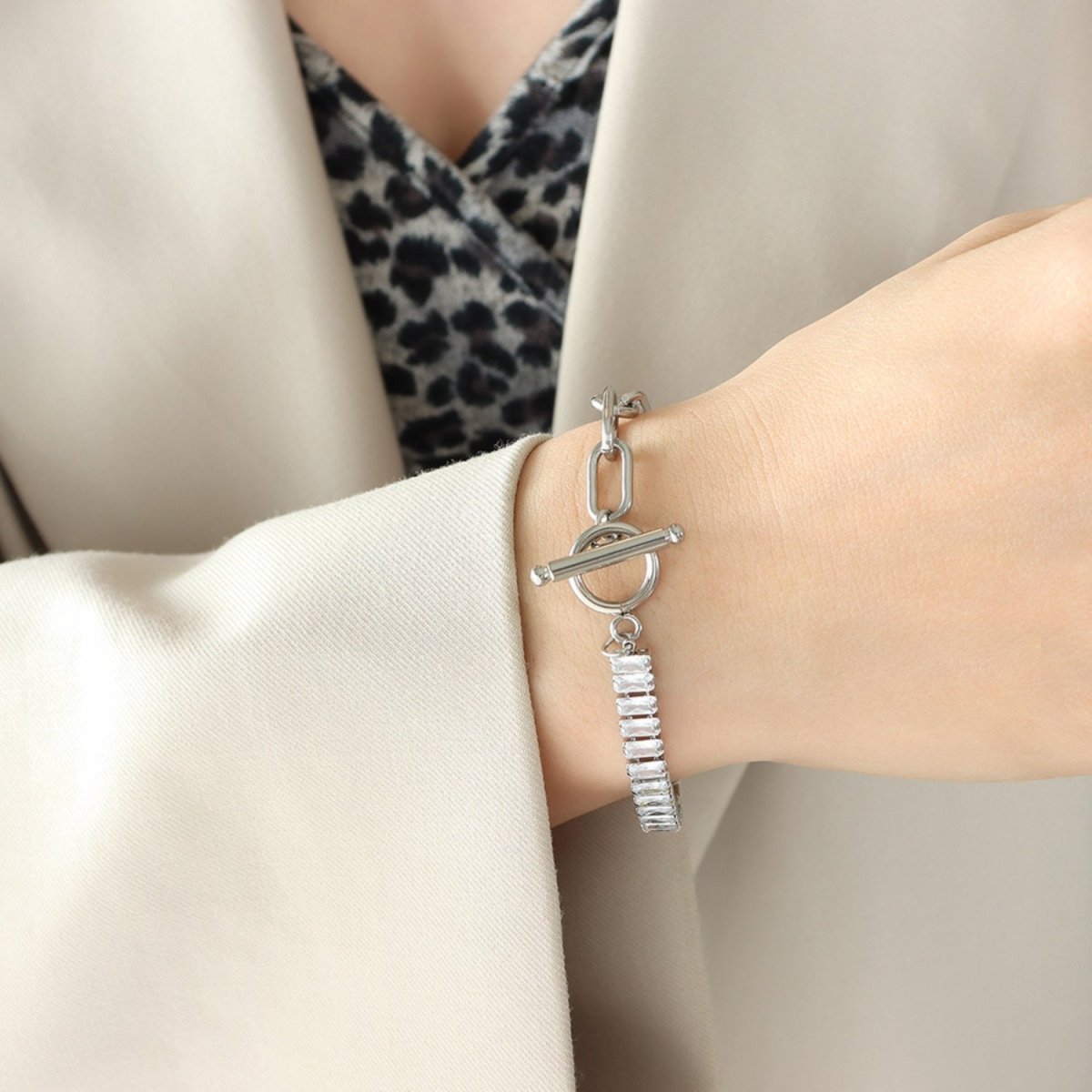 Unisex zircon titanium steel closure bracelet silver and 18K gold-plated finish minimalist design