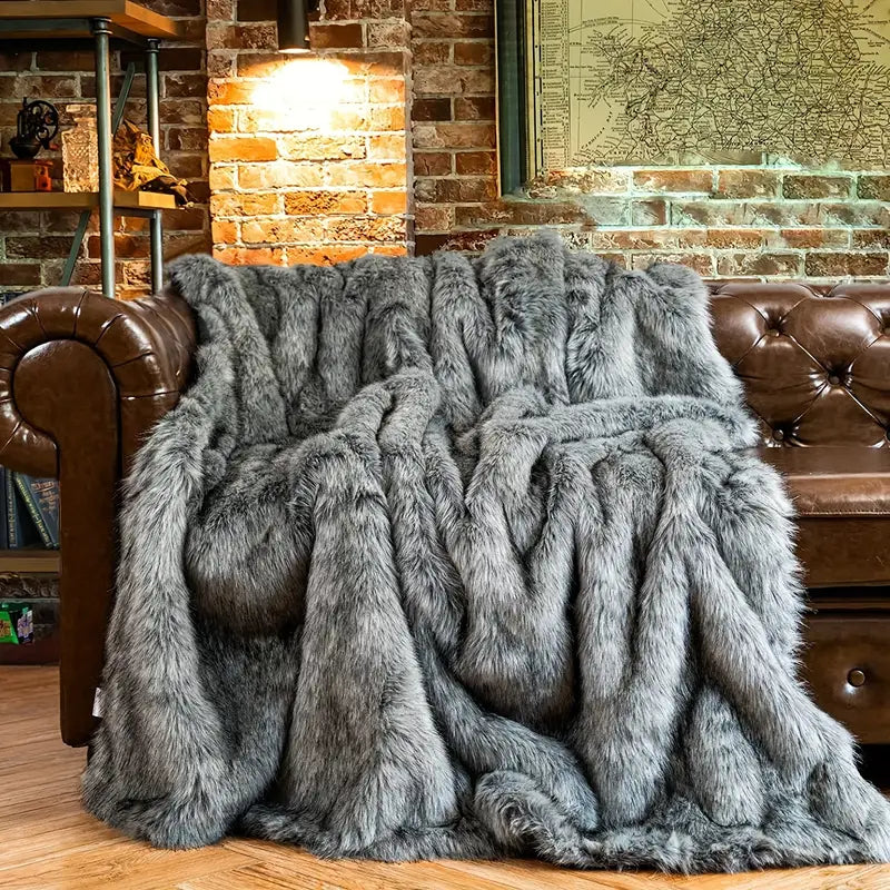 Château faux fur throw blanket ultra-soft plush luxury decor in ivory white cozy living room style