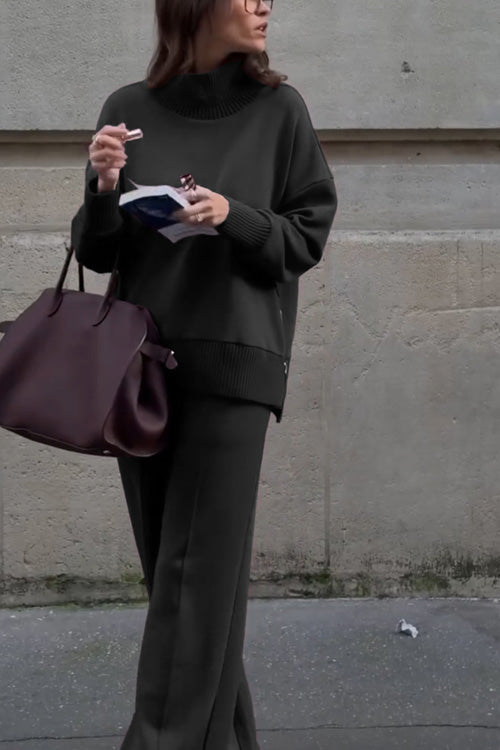 Women's two-piece gray sweatshirt set with long sleeves matching trousers and side pockets