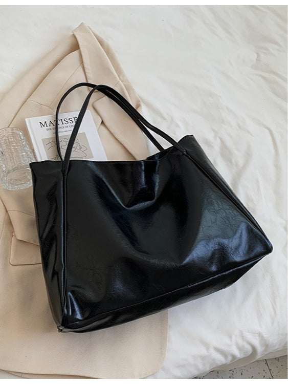 Women's black PU leather bucket shoulder bag, litchi texture lacquer finish, large capacity soft handle