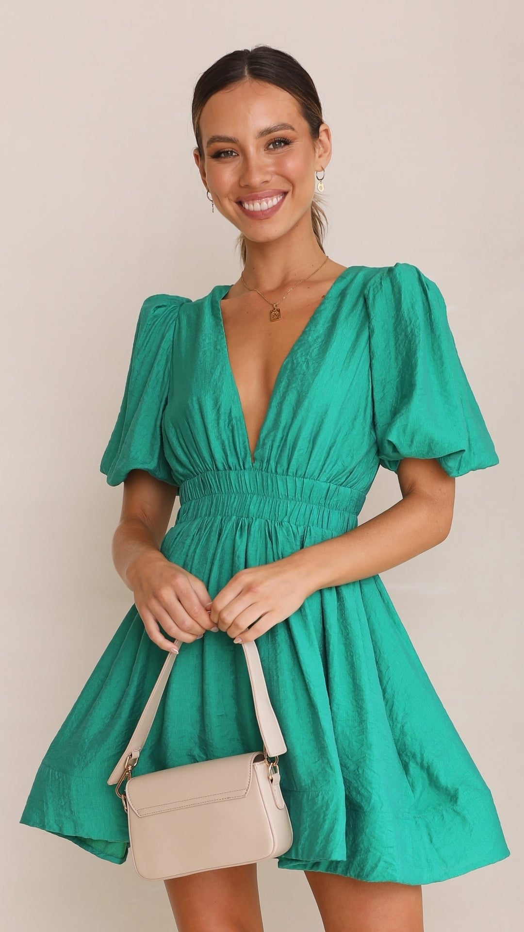 Floral mini dress with puff sleeves, flattering silhouette, women's spring daytime fashion