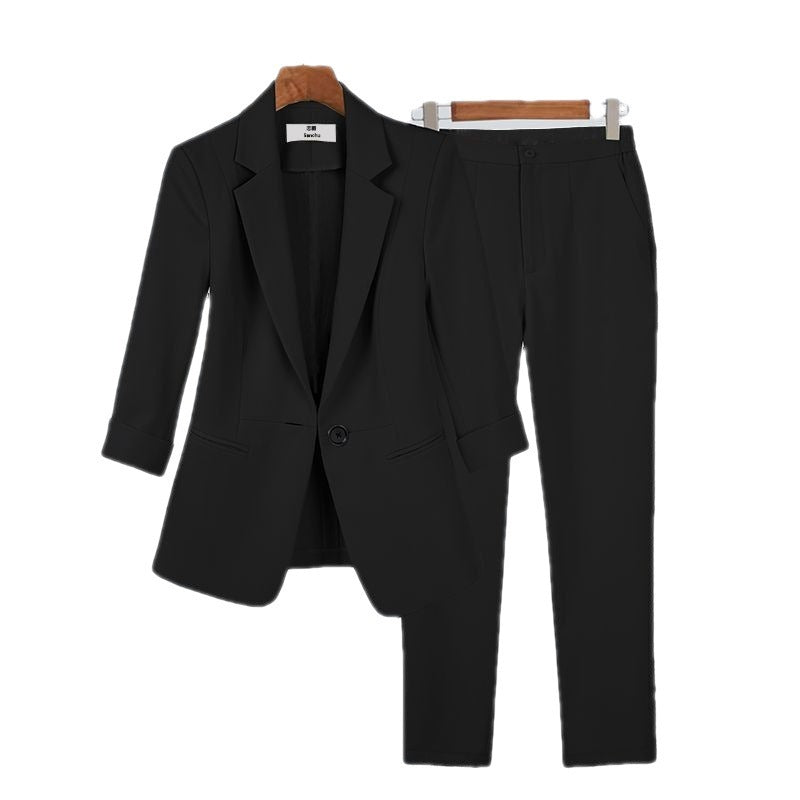 Women's tailored winter suit warm breathable fabric polished silhouette for fashion-forward professionals
