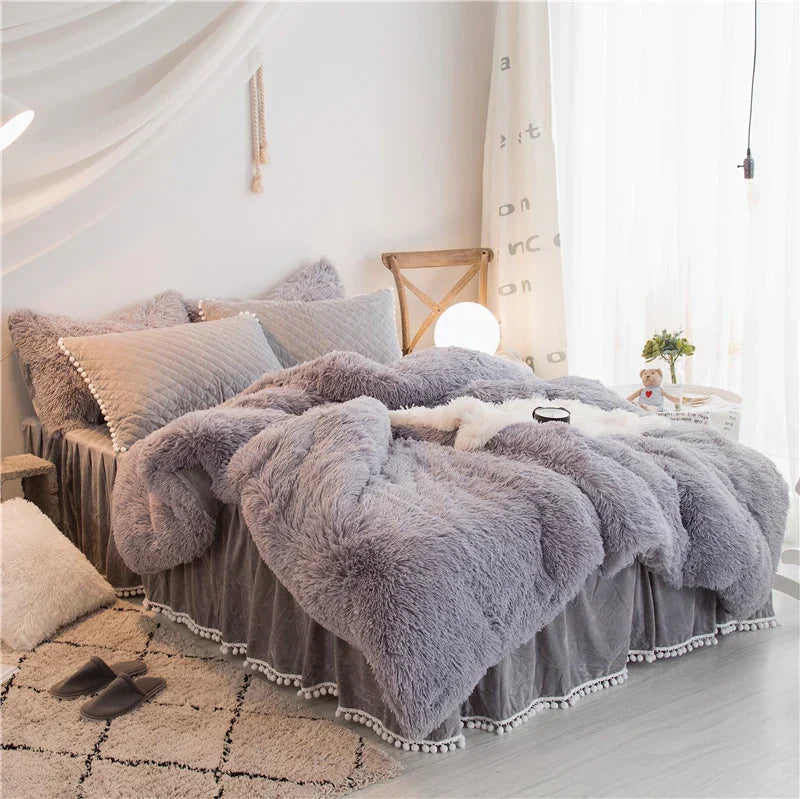 Rich green plush velvet duvet cover set with quilted pillow covers, modern cloudlike comfort