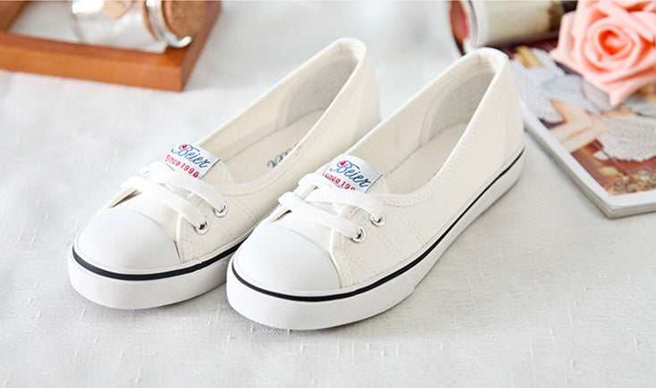 Women's breathable canvas flats in classic style, lightweight everyday walking shoes with ventilated design