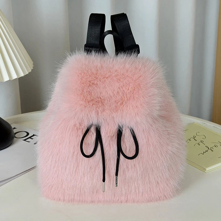 Women's faux fur backpack in plush high-density finish with drawstring closure and magnetic snap