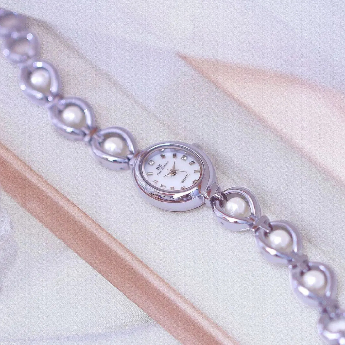 Lyra women's quartz watch natural fritillaria dial pearl-link bracelet elegant luxury timepiece