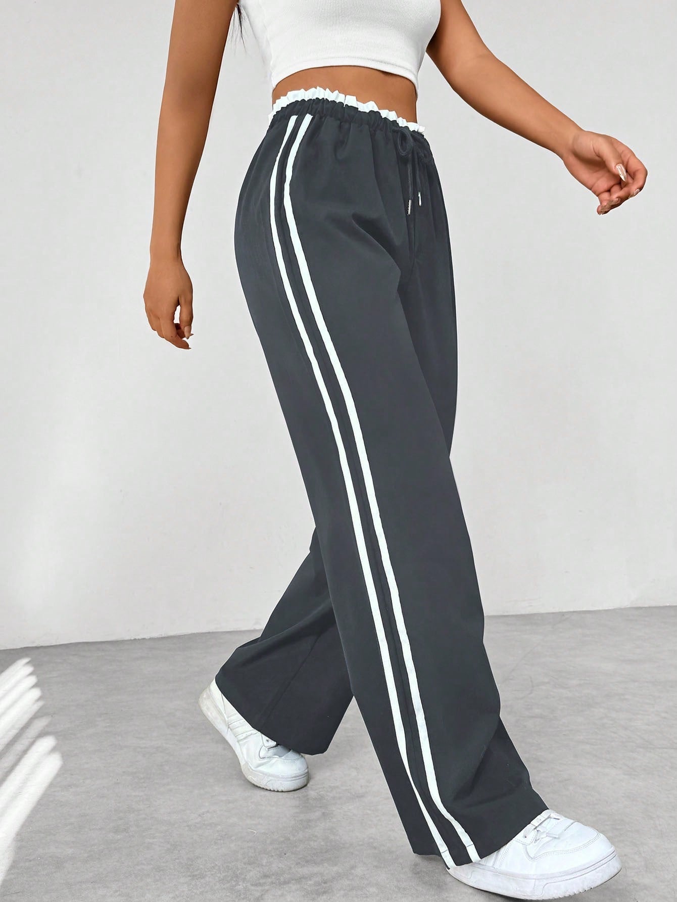 Women's wide-leg sporty pants casual winter activewear relaxed silhouette cold weather holiday style