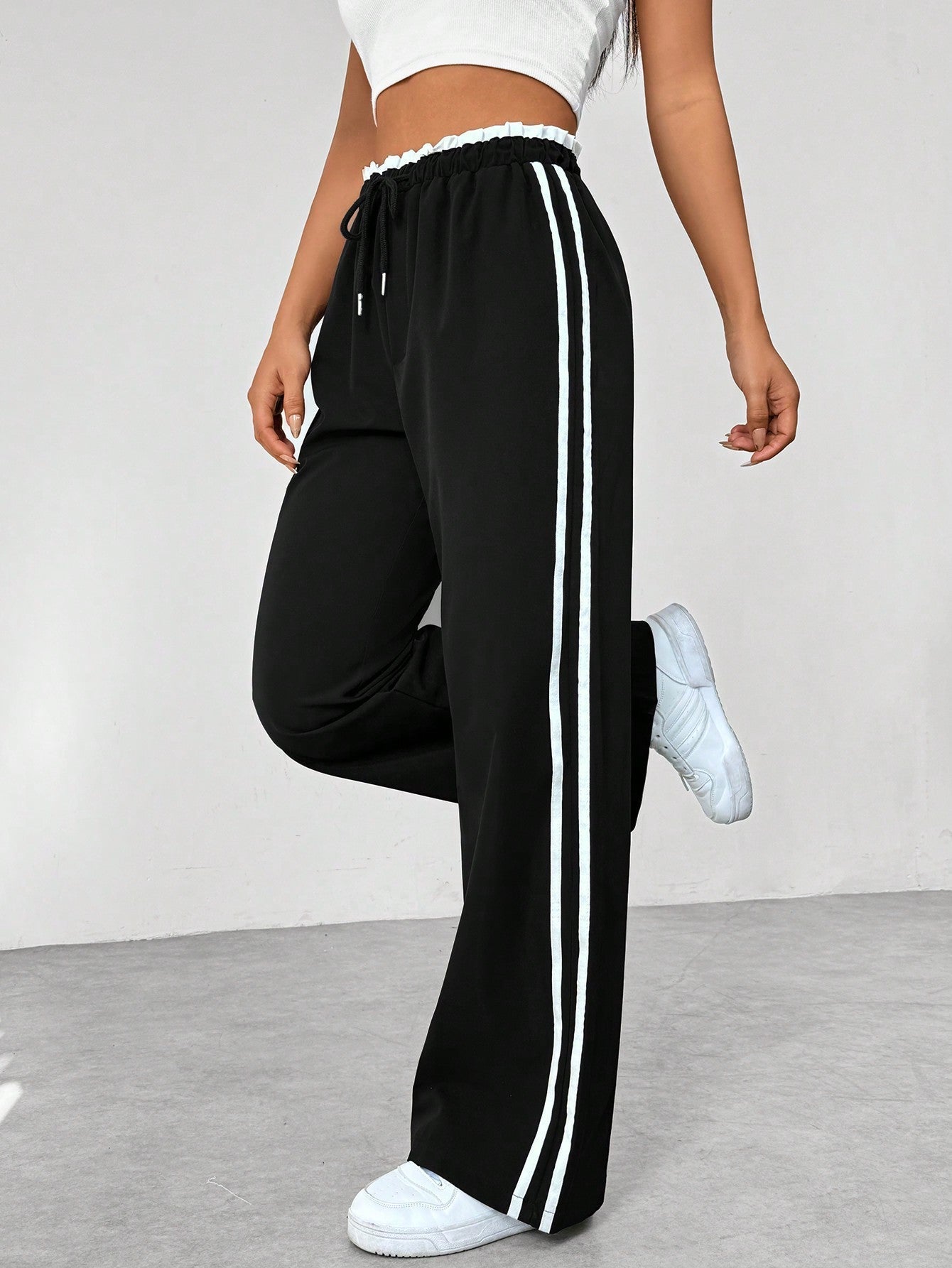 Women's wide-leg sporty pants casual winter activewear relaxed silhouette cold weather holiday style