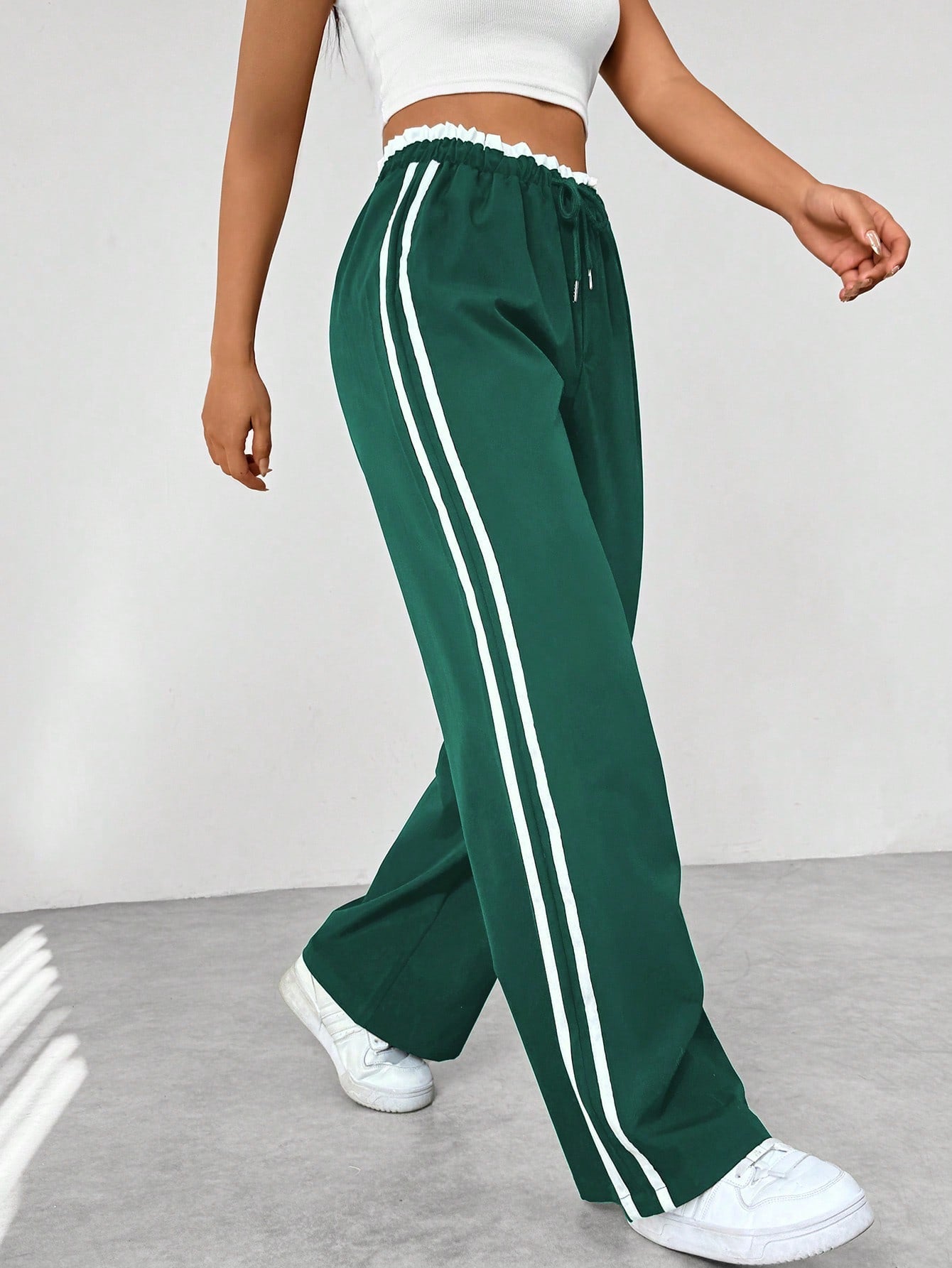 Women's wide-leg sporty pants casual winter activewear relaxed silhouette cold weather holiday style