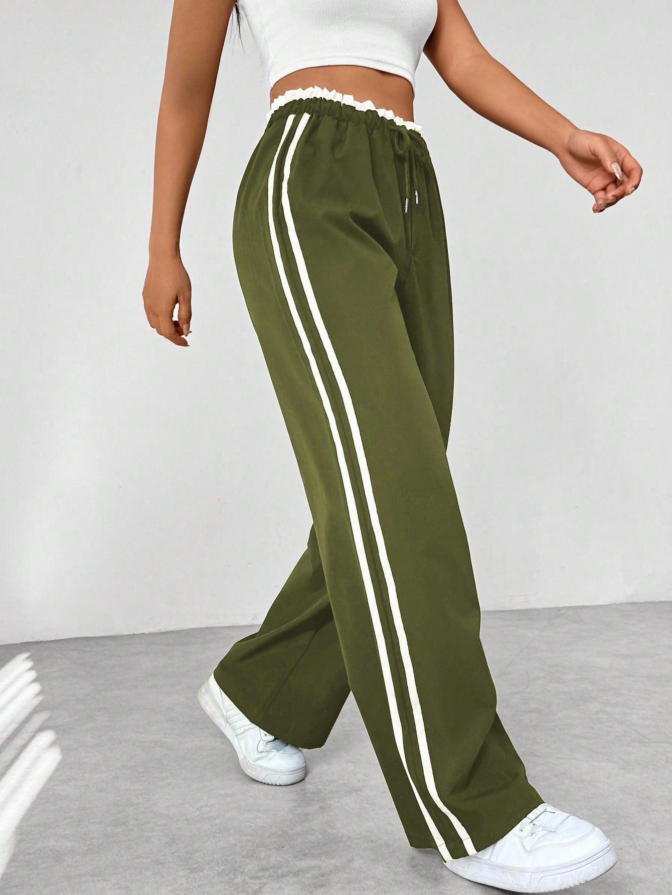 Women's wide-leg sporty pants casual winter activewear relaxed silhouette cold weather holiday style