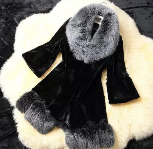 Women's slim fit winter coat with oversized faux fur collar, tailored elegant silhouette