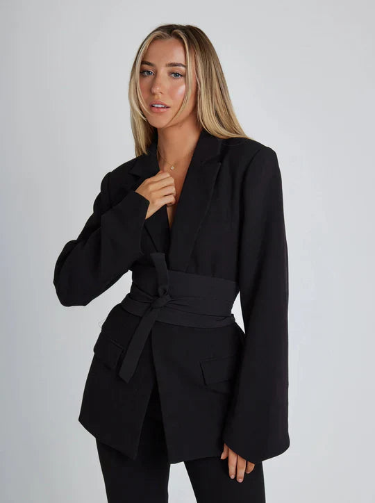 Women's casual chic blazer, versatile polished style for work and weekend, comfortable easy-care fabric