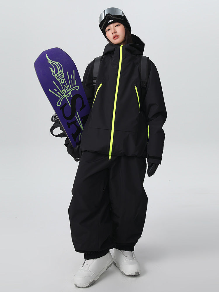 Women's baggy snow suit in mountain-ready 20K waterproof breathable fabric for outdoor winter adventures