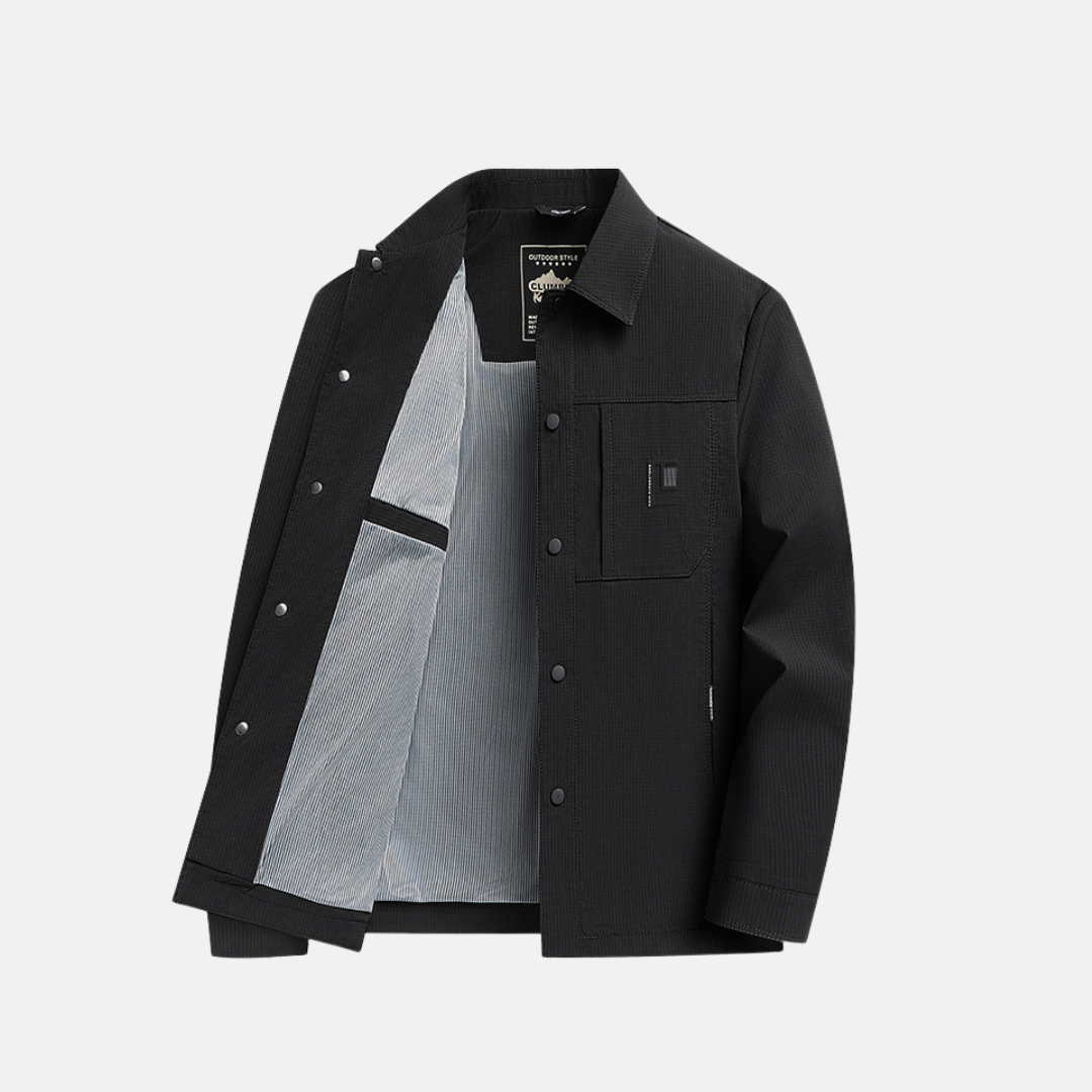 Men's regular fit woven jacket with point collar and patch pockets, versatile all-season layer