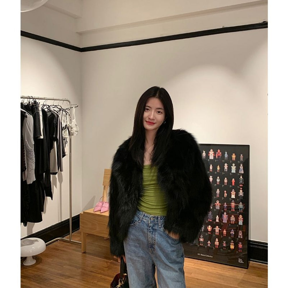 Women's short winter jacket with luxurious faux fur trim, cropped silhouette for cozy chic style