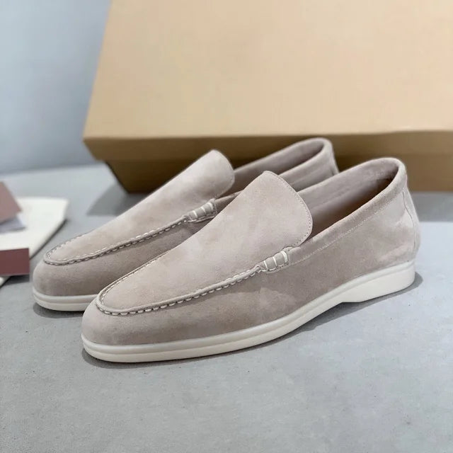 Men's Loro Deluxe suede loafers in rich tone, regular fit with premium craftsmanship for timeless elegance
