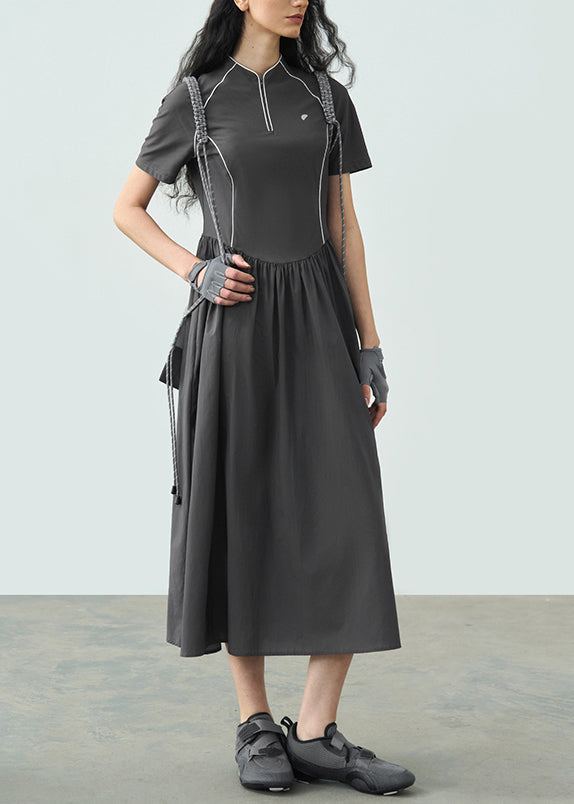 Robe d'été gris foncé à col montant et plis froissés 2025 - Urbann-Vibe