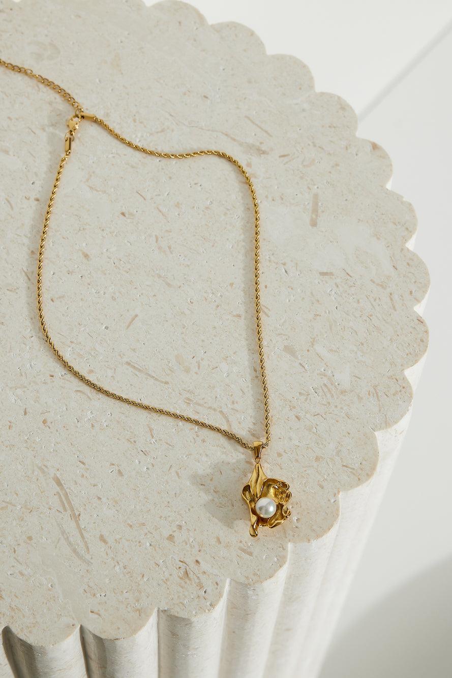 18k Plated Gold Oyster Necklace Gold - Urbann-Vibe