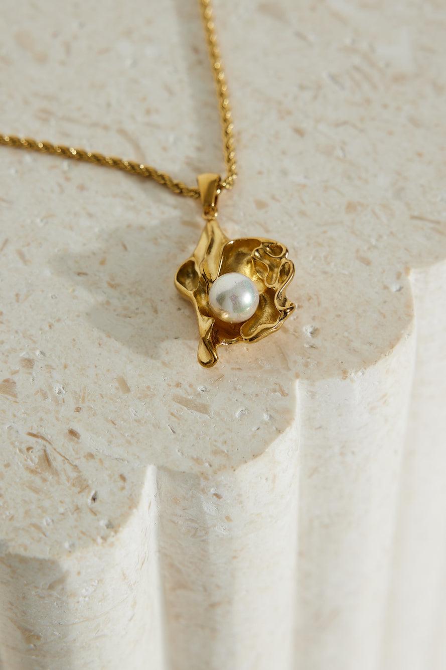 18K gold plated oyster pendant necklace elegant nautical-inspired luxury jewelry gift for women