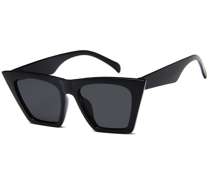 Women's vintage UV400 sunglasses lightweight plastic frame retro luxurious style everyday fashion