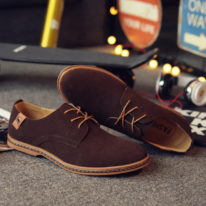 Men's lace-up Oxford shoes low heel sleek clean design contrasting sole formal casual versatile