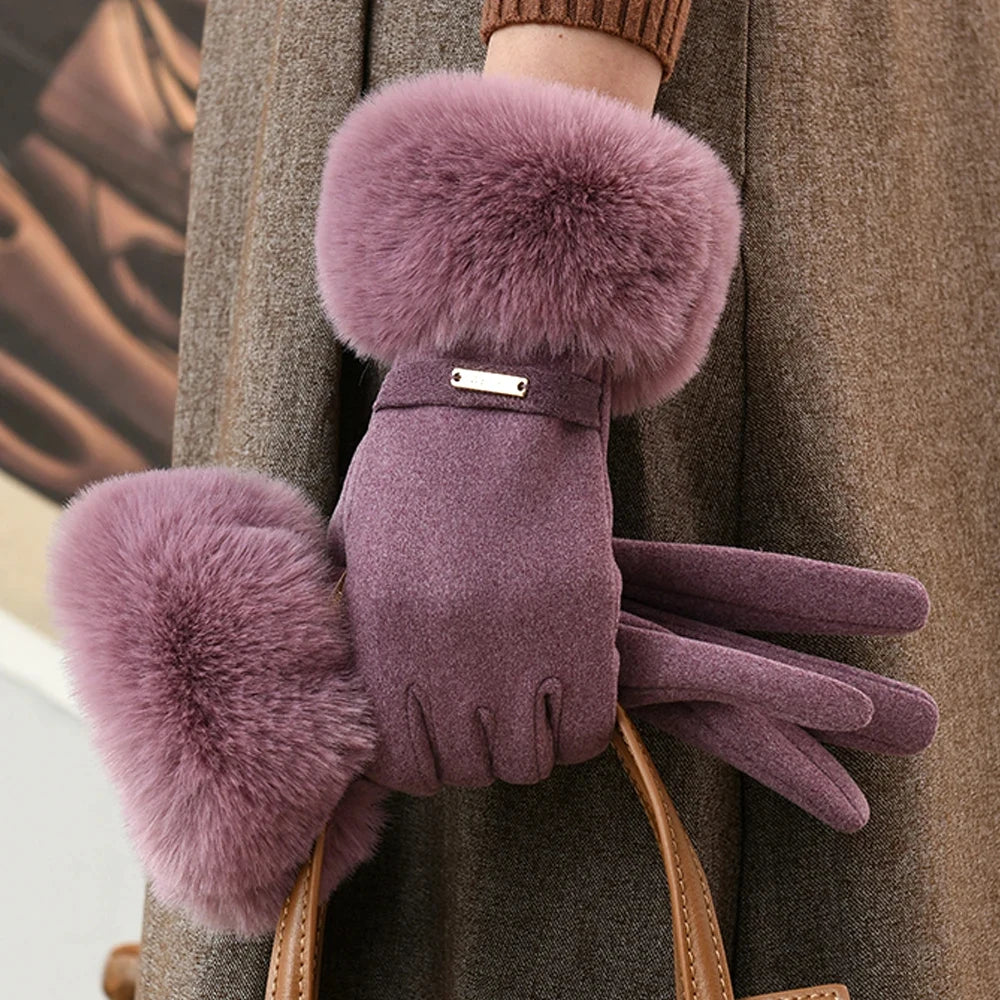 Women's fitted wrist-length gloves in classic tones with elegant fur cuff detail for everyday warmth