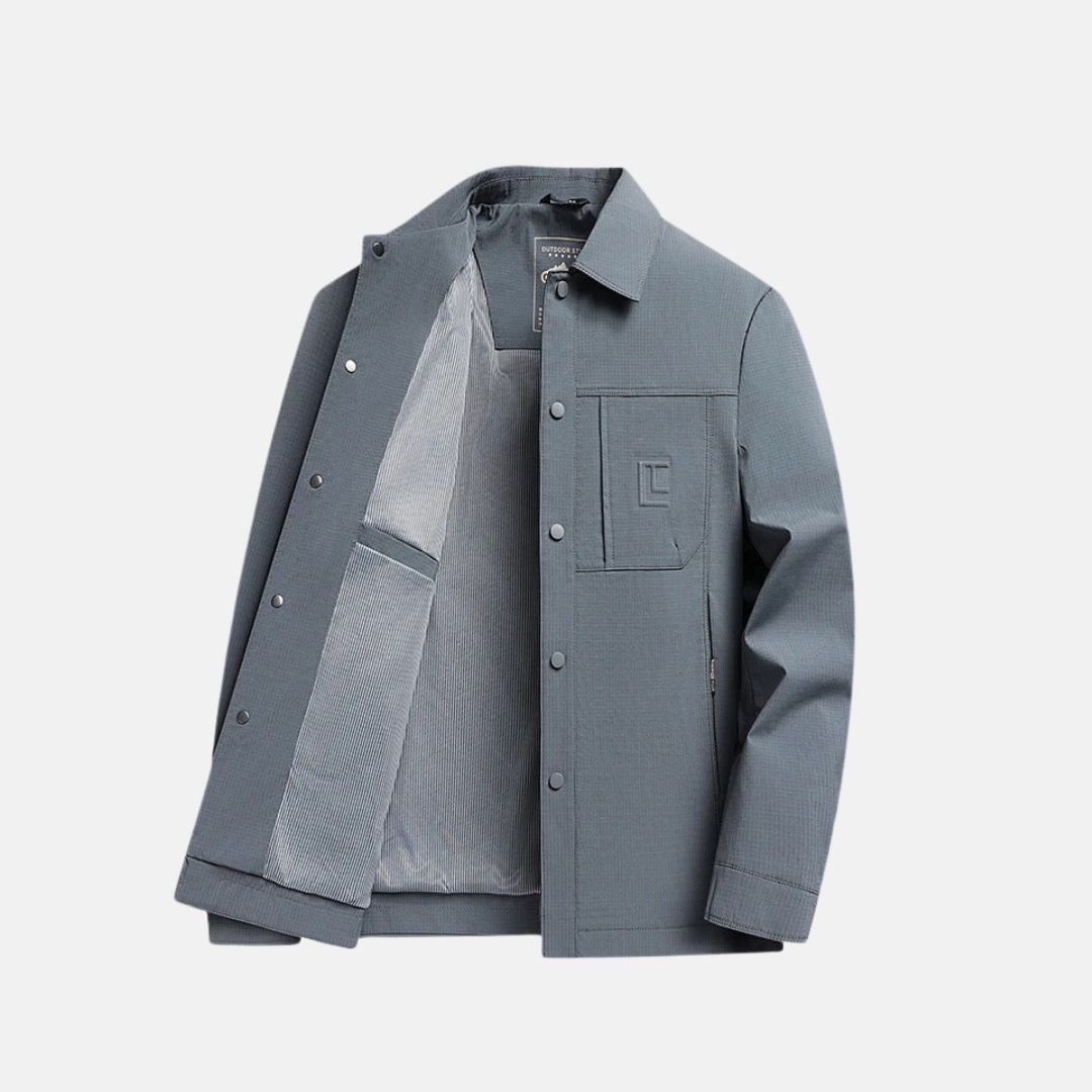 Men's regular fit woven jacket with point collar and patch pockets, versatile all-season style