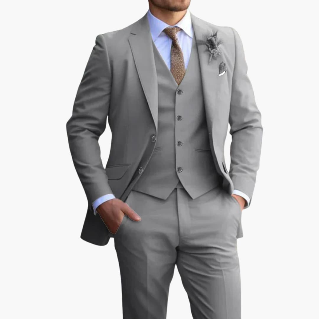 Men's slim fit three-piece formal suit set with vest in classic solid color for professionals
