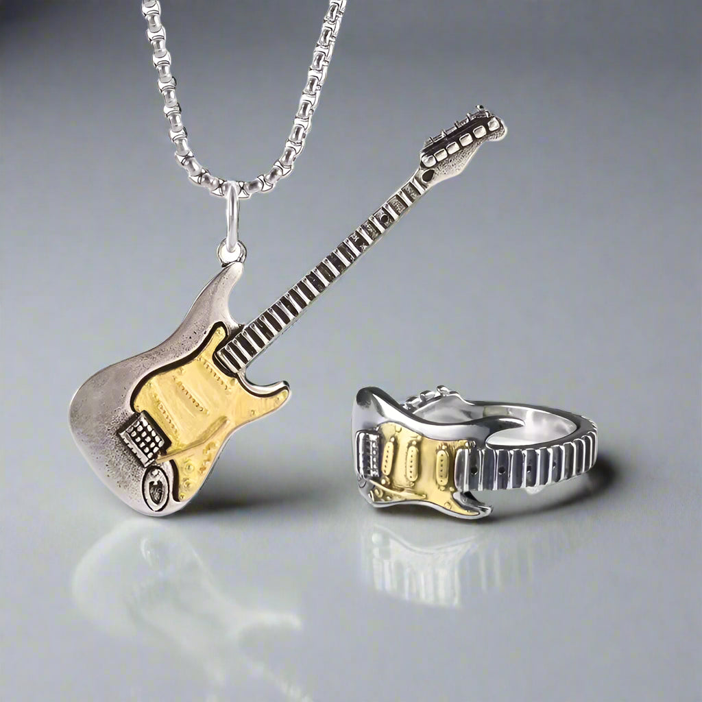 Adjustable vintage-inspired electric guitar ring in metal, detailed rock aesthetic for music lovers