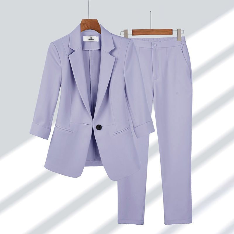 Women's tailored winter suit warm breathable fabric polished silhouette for fashion-forward professionals