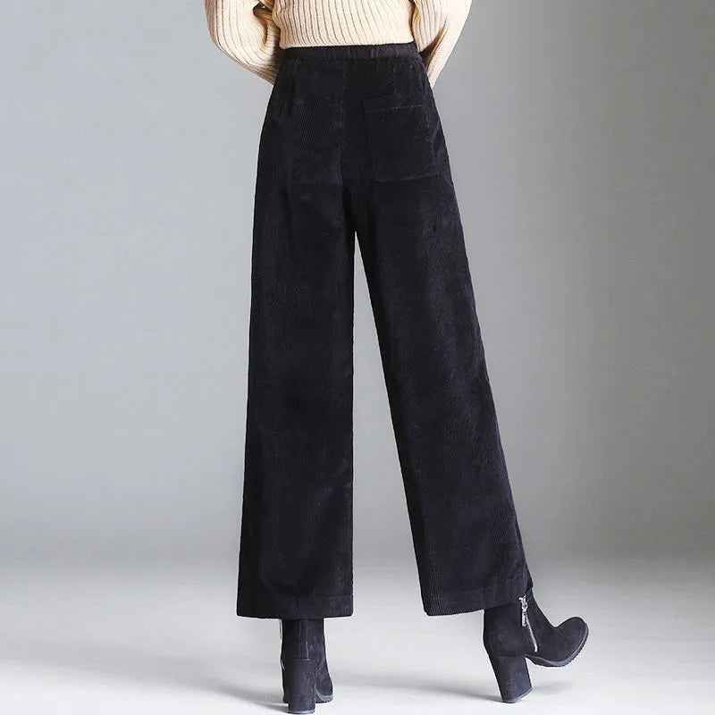 Women's high-waisted corduroy trousers with patch pockets, vintage-inspired cut in soft cotton-blend fabric