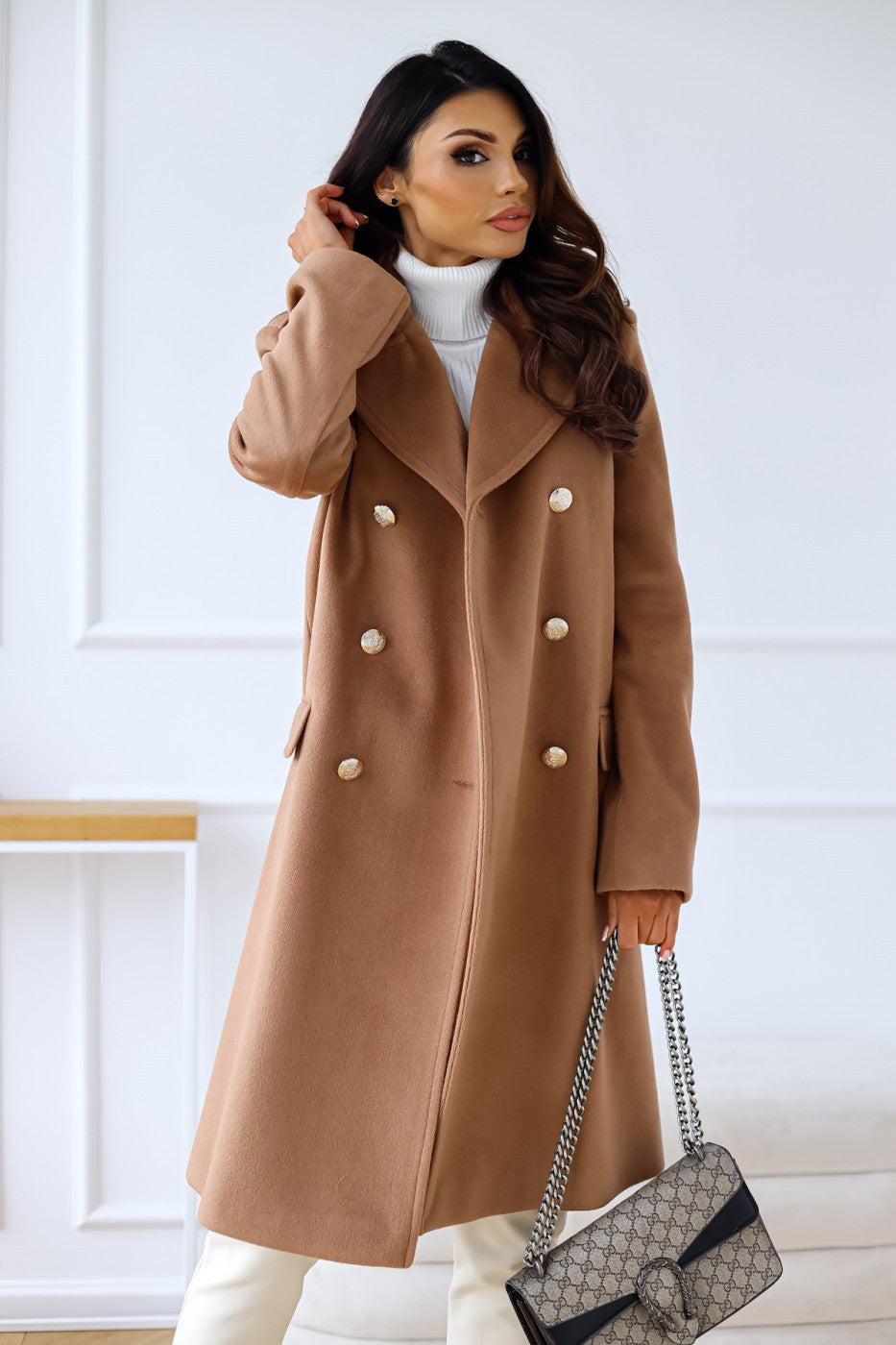 Women's wool blend long coat relaxed fit double-breasted broad lapels modern professional outerwear