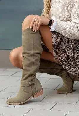 Women's black knee-high boots retro elegant low heel silhouette versatile for dress skirt or jeans