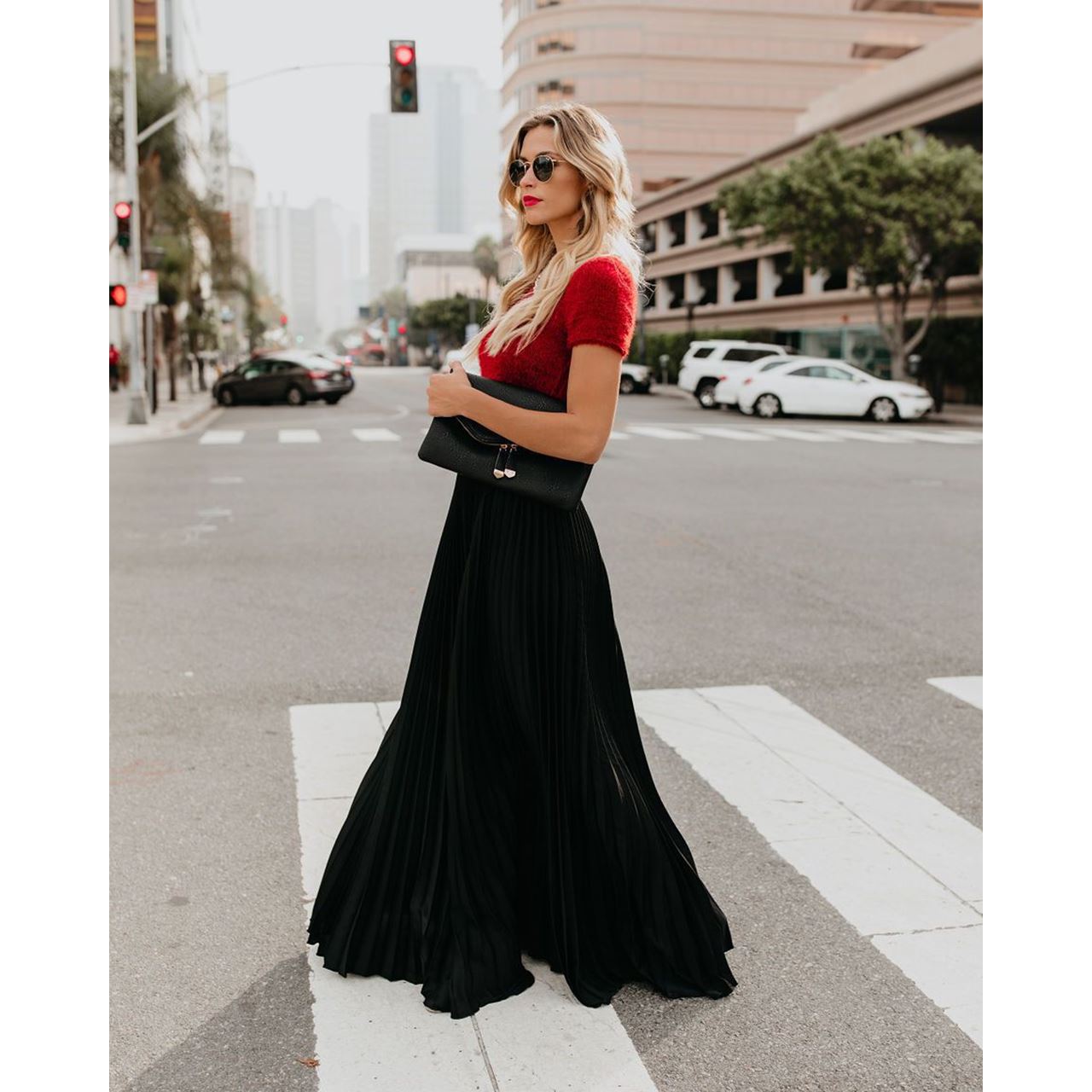 Elegant women's pleated skirt flowy silhouette elastic waistband office-to-evening chic black midi