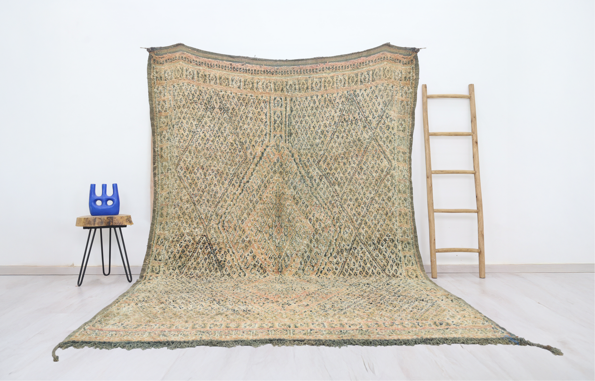Tifrit  Vintage Moroccan Rug 7'9" x10'9" - Urbann-Vibe