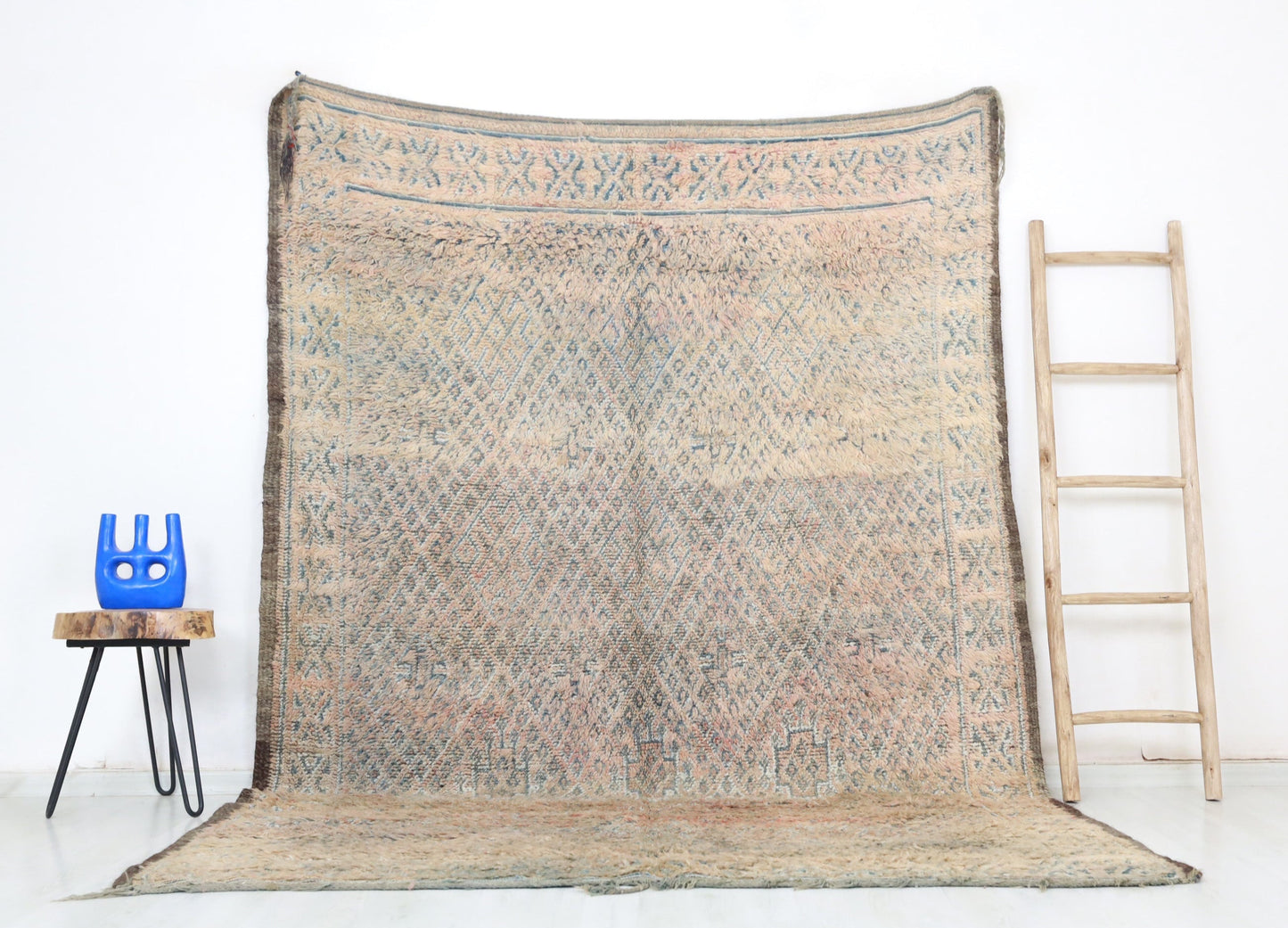 Hennuba Vintage Moroccan Rug  6'7" x 8'9" - Urbann-Vibe
