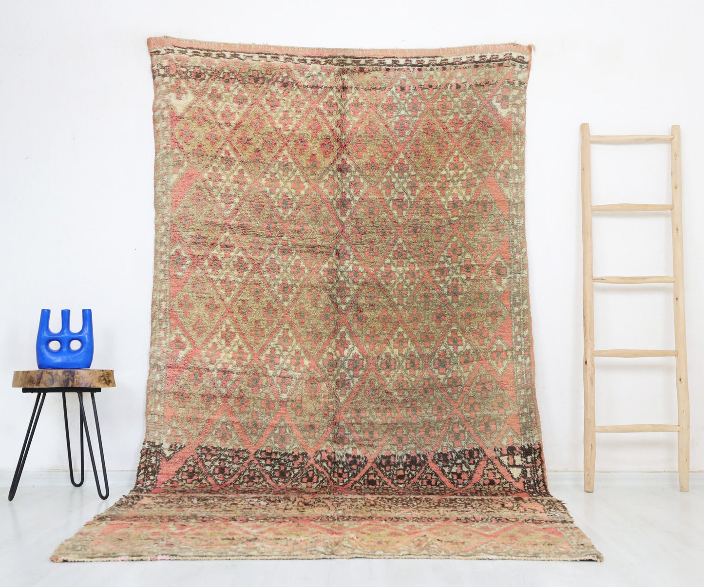 Izza Vintage Moroccan Rug  5'3" x 9'7" - Urbann-Vibe