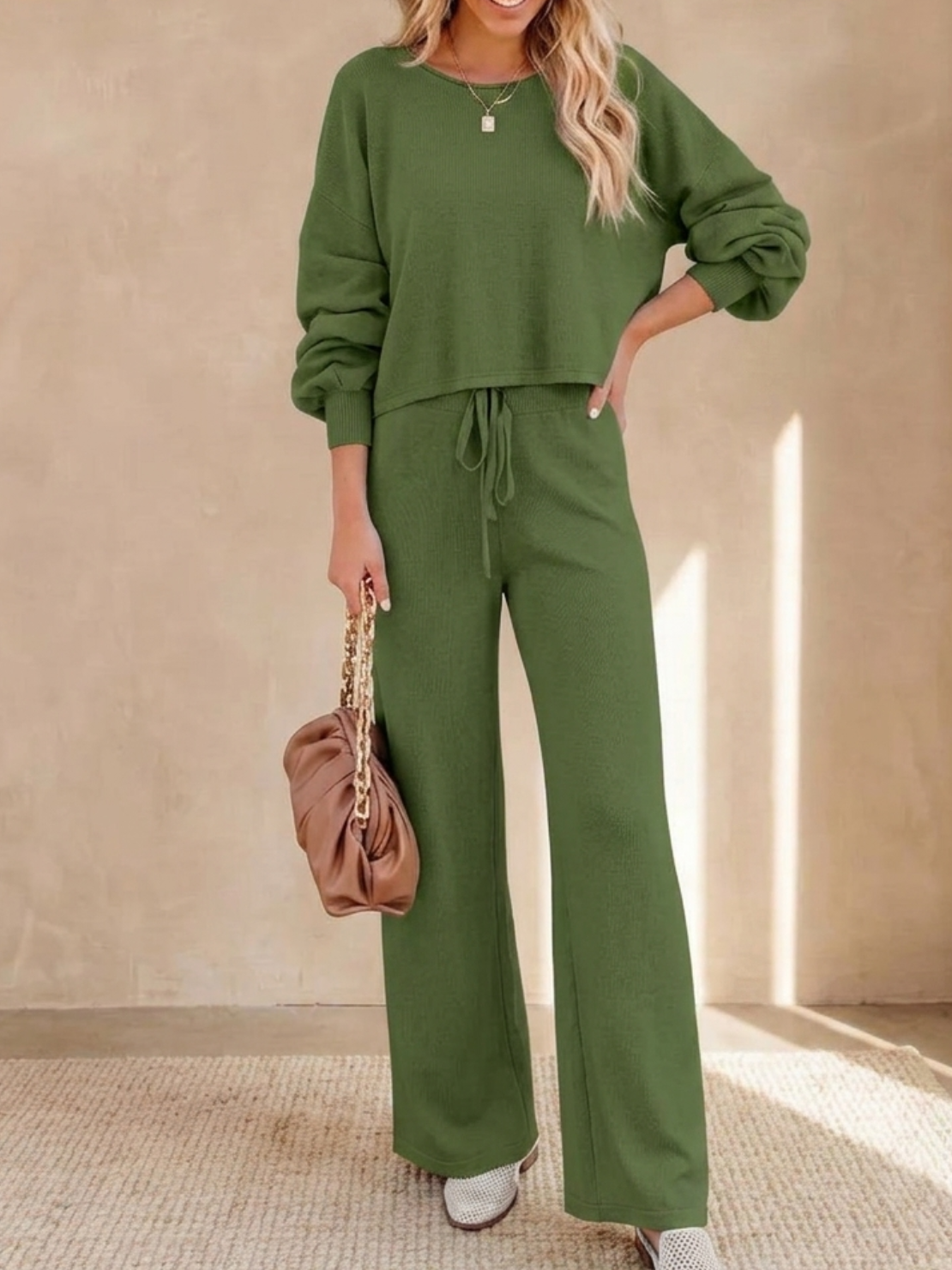 Hailey | Women's Cropped Sweatshirt and Wide-Leg Pants Lounge Set