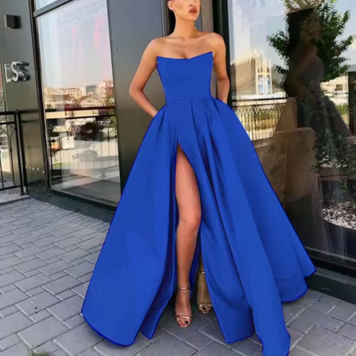 Women strapless A-line floor-length evening gown with high slit, elegant formal dress in classic style