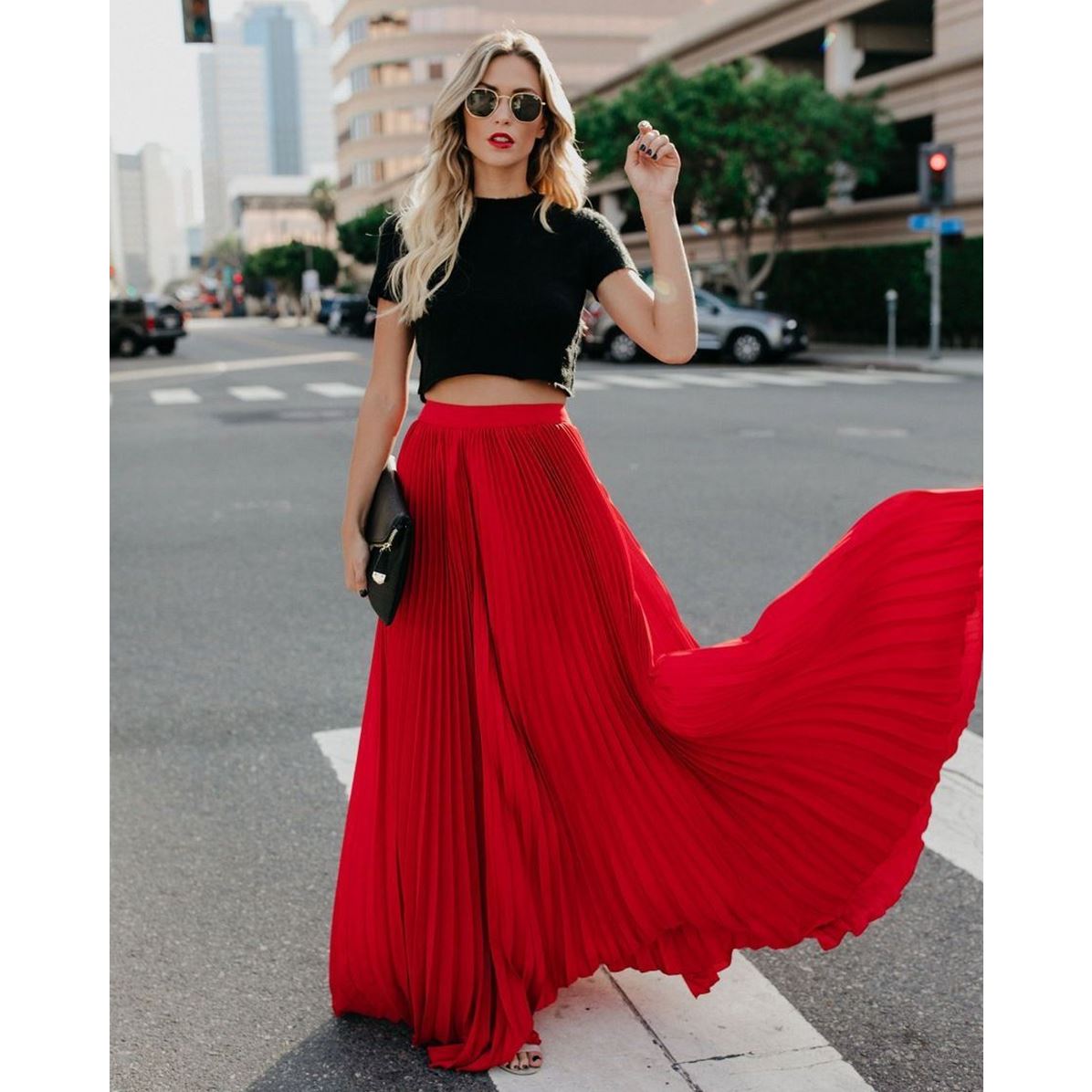 Elegant women's pleated midi skirt in fluid fabric with flattering flowing pleats and elastic waistband