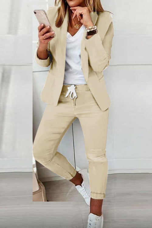 Women's cotton-blend blazer and elastic-waist trousers suit set in neutral tones, relaxed work style