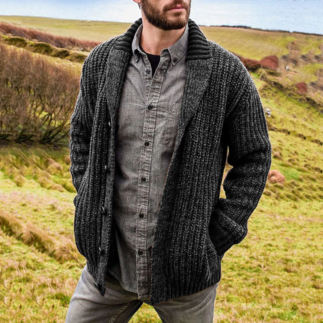Men's relaxed-fit cardigan with button closure, soft fabric, side pockets, and versatile everyday layering style