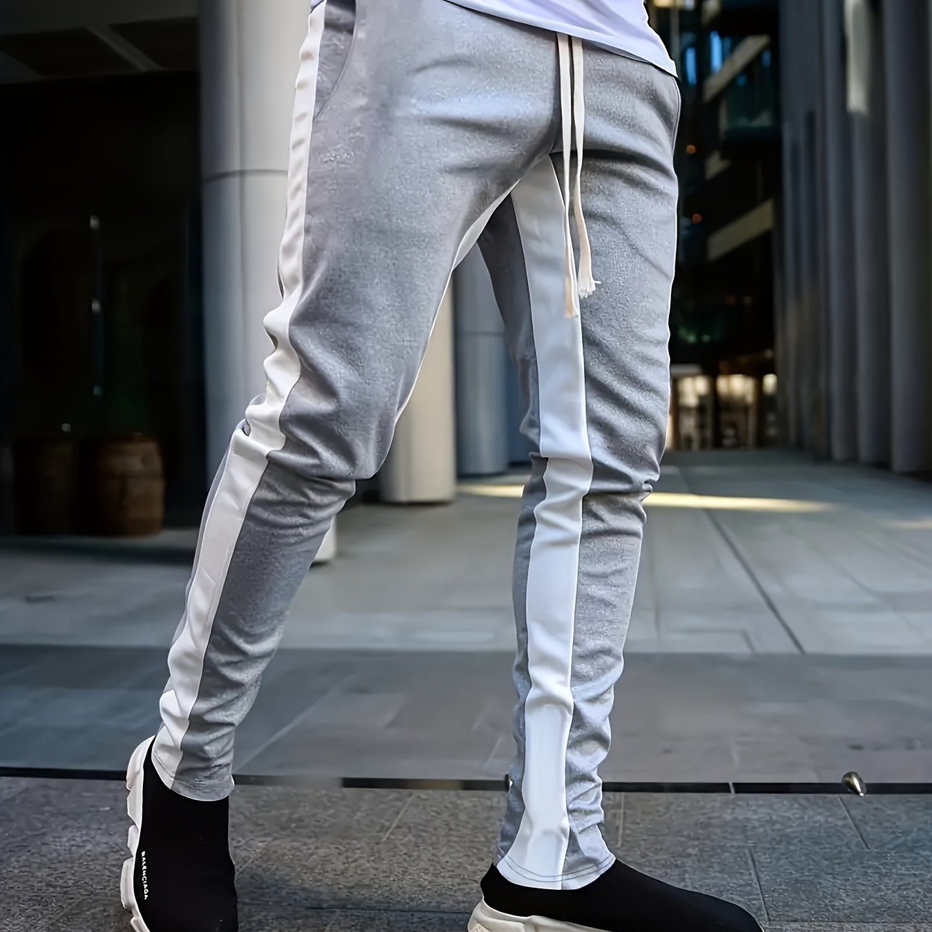 Men's regular fit joggers with side stripe design for leisure and training everyday comfort
