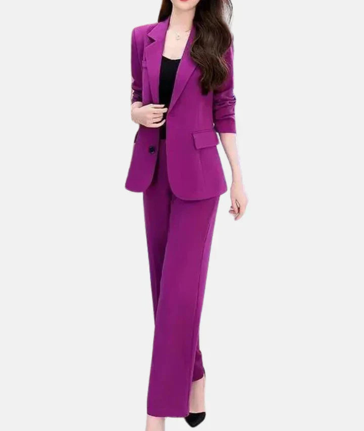 Women's tailored trouser suit elegant blazer professional officewear slim-fit polished silhouette