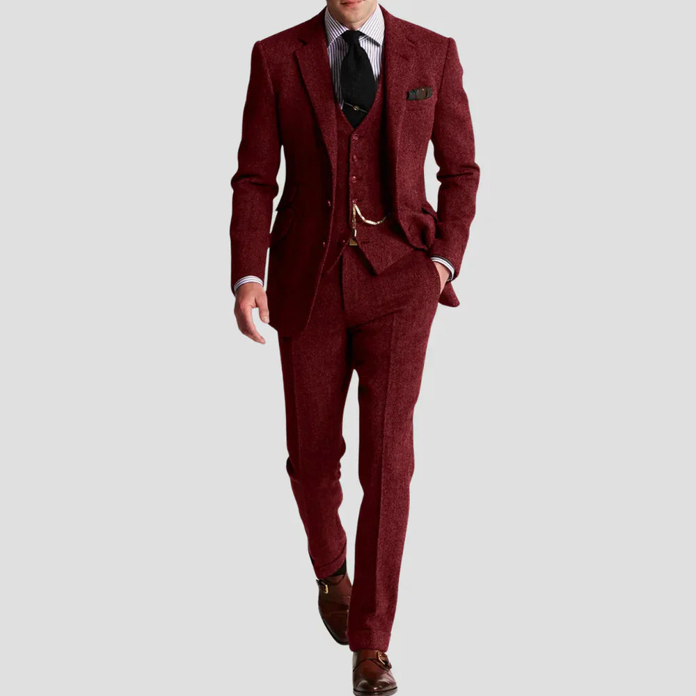 Men's vintage three-piece suit in classic tailored fit with matching waistcoat for business and formal events
