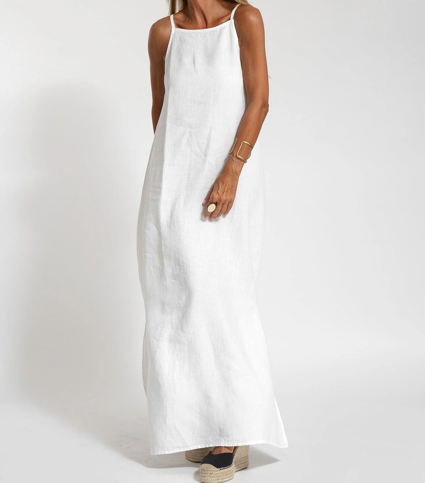 Women's sleeveless halter neck maxi dress with side slits, lightweight casual summer style, ankle-length