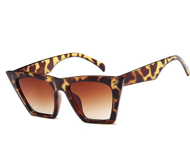 Women's vintage UV400 sunglasses lightweight plastic frame retro luxurious style everyday fashion